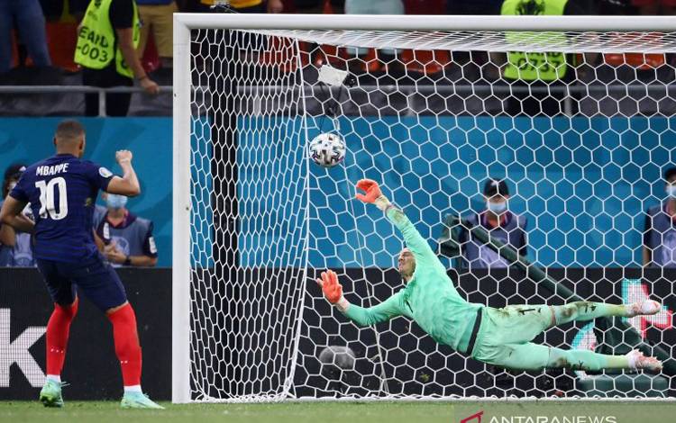 Kylian Mbappe Minta Maaf Gagal dalam Adu Penalti