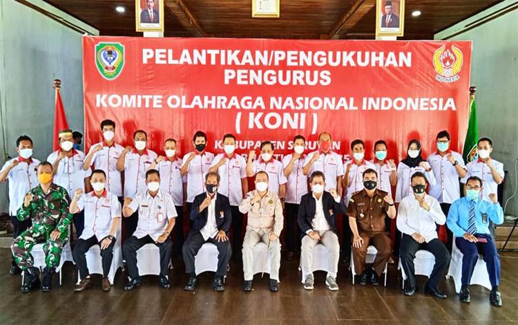 Bupati Seruyan, Yulhaidir bersama seluruh pengurus KONI masa bakti 2021-2025