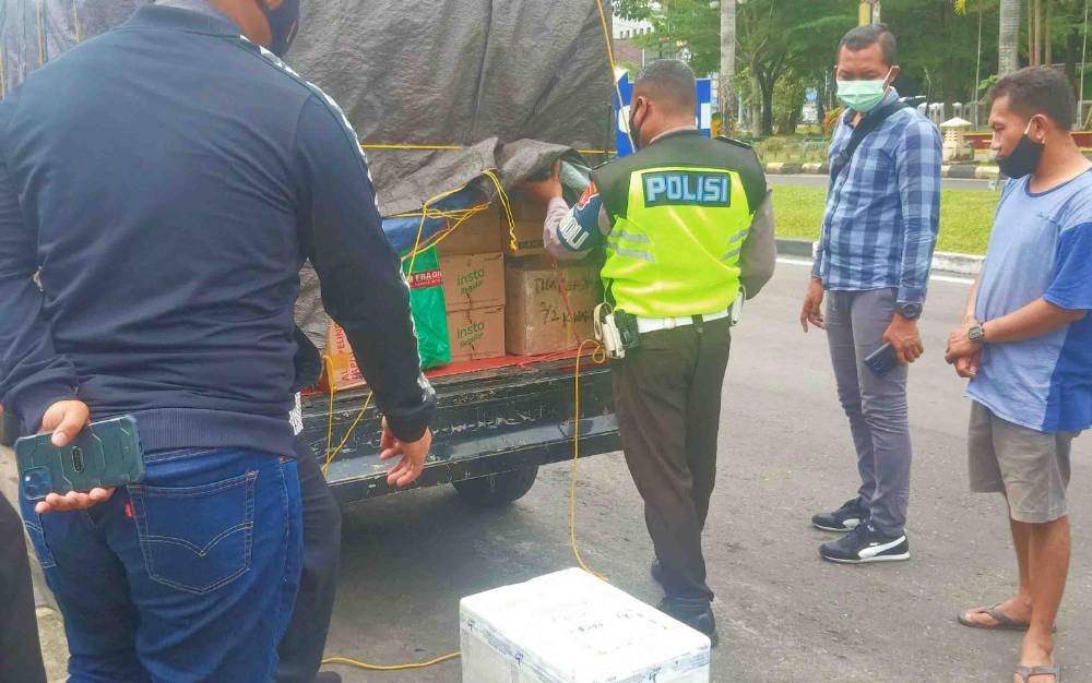 Polisi Amankan Pikap Muat Obat dan Oksitosin Diduga Vaksin Covid-19
