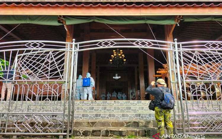Ki Manteb Soedarsono Sempat Memperbaiki Wayang Sebelum Meninggal