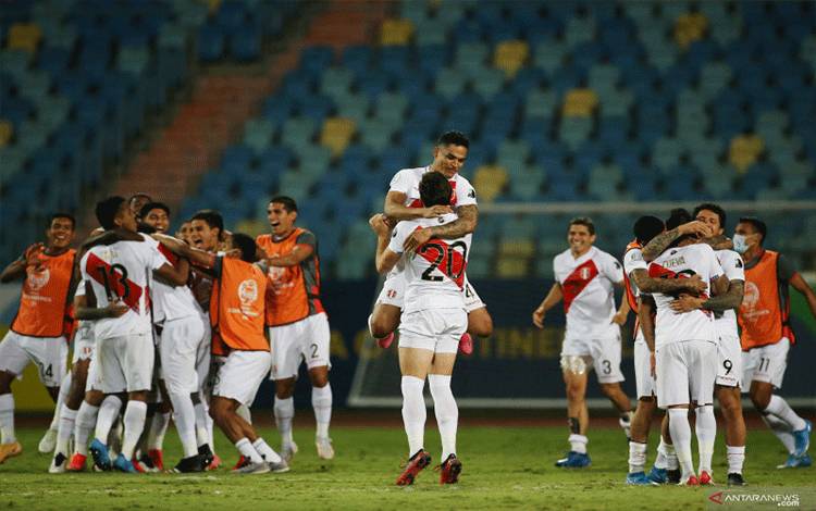 Selebrasi pemain peru setelah menang adu penalti lawan Paraguay di perempat final Copa America 2021 di Estadio Olimpico, Goiania, Brasil pada 3 Juli 2021. ANTARA/REUTERS/DIEGO VARA