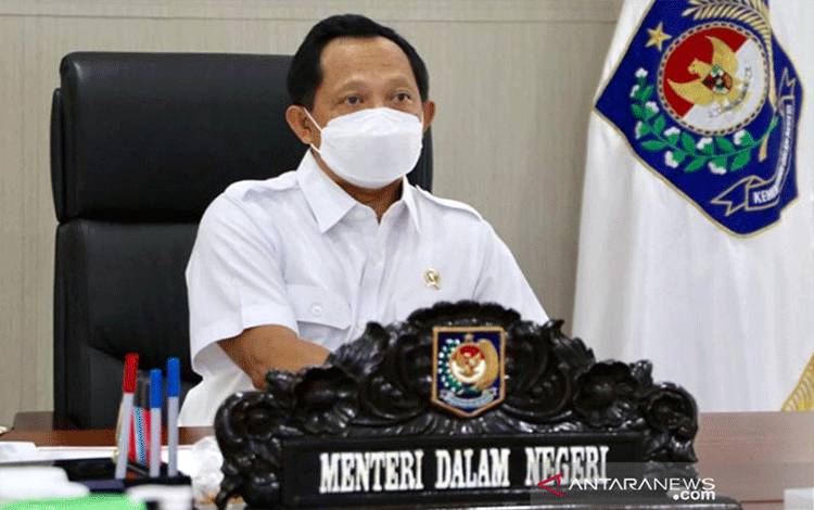 Mendagri Minta Kepala Daerah Tak Ragu Batasi Kegiatan Masyarakat