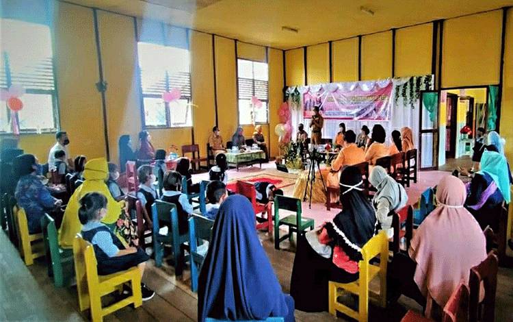 Ini Pesan Kadisdik pada Kelulusan TK Dharma Wanita Setda Kapuas