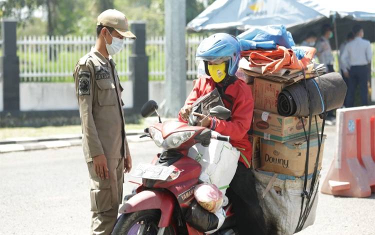 Pelaksanaan pengecekan di wilayah perbatasan Kalteng-Kalsel sebelum Idulfitri lalu