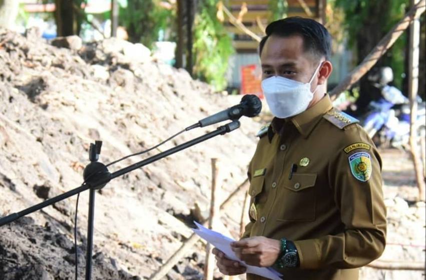 Wali Kota Palangka Raya Fairid Naparin