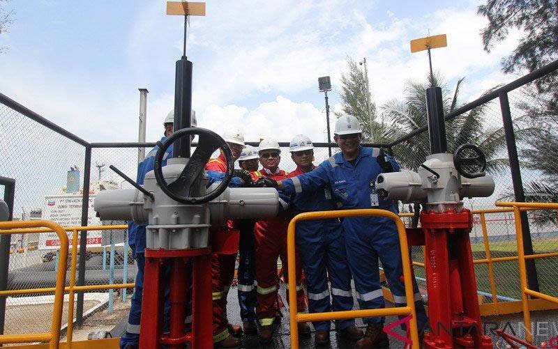 Program Vaksinasi Covid-19 Dorong Peningkatan Harga Minyak Mentah