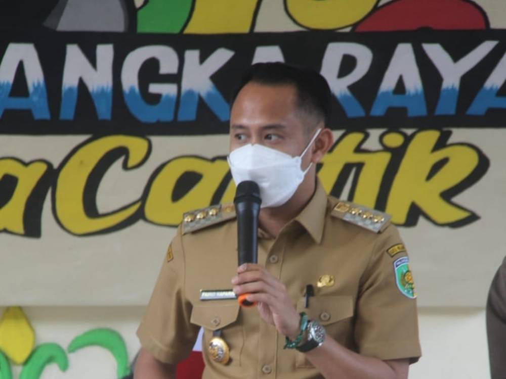 Wali Kota Palangka Raya Fairid Naparin