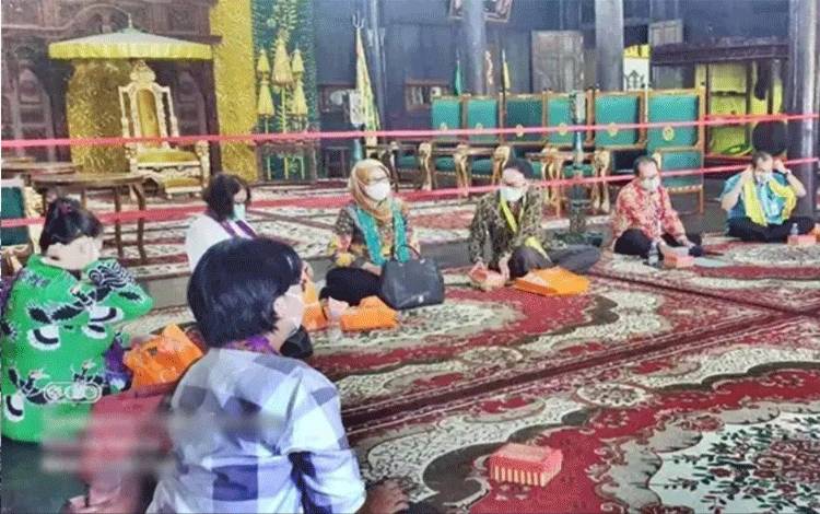 Komisi III DPRD Kalteng saat melaksanakan reses ke Istana Kuning di Pangkalan Bun, Kabupaten Kotawaringin Barat. (poto: istimewa)