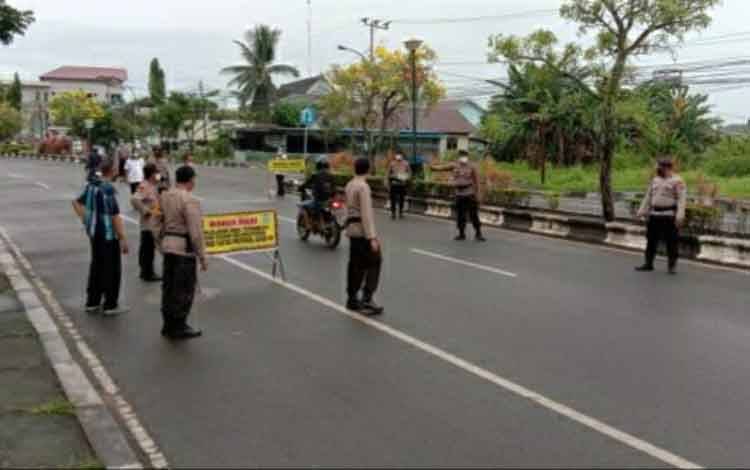 Polsek Selat Masih Temui Warga Tidak Gunakan Masker dalam Operasi Yustisi