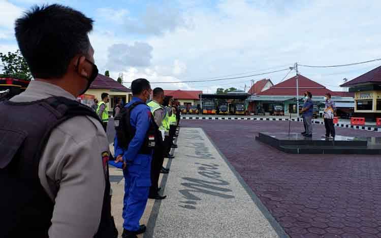 Personel Polres Seruyan Diberi Sosialisasi Pencegahan Covid-19