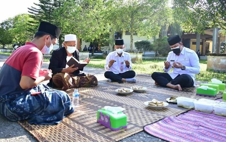 Bupati Lamandau Apresiasi Kepatuhan Masyarakat saat Ritual Tula Bala Pantang Pamali Cegah Covid-19