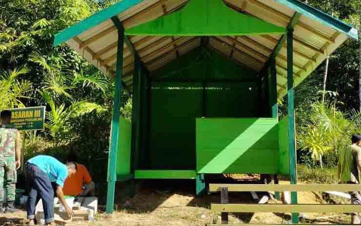 Pembangunan poskamling program TMMD ke 111 Kodim Muara Teweh.