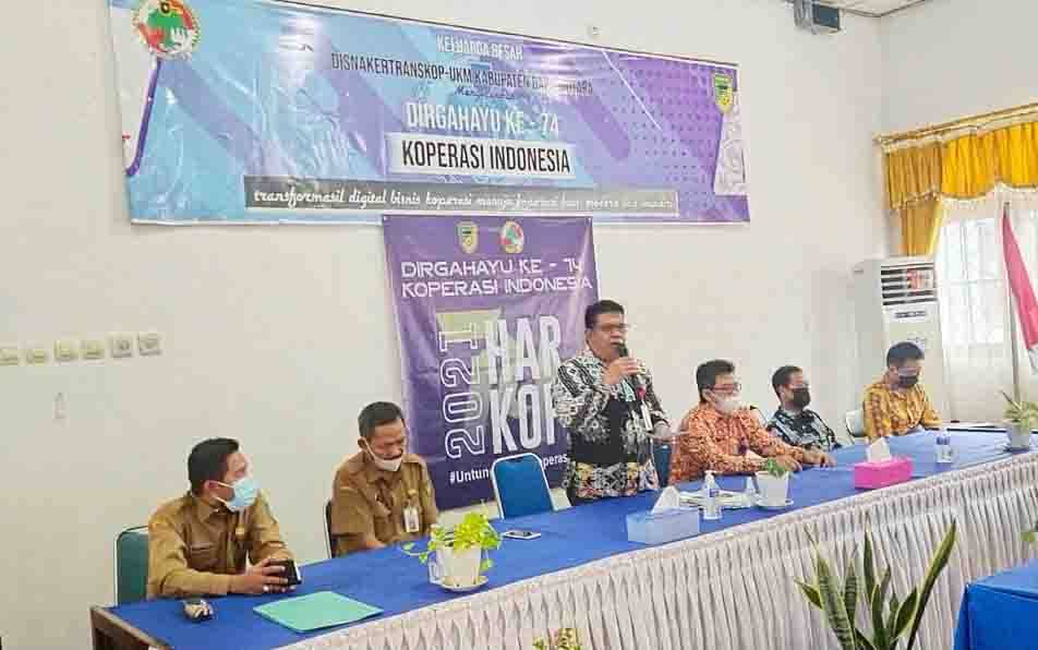 Kepala Disnakertranskop UKM Kabupaten Barito Utara, M Mastur menyampaikan sambutan pada kegiatan HUT Koperasi Nasional ke 74, Senin 12 Juli 2021