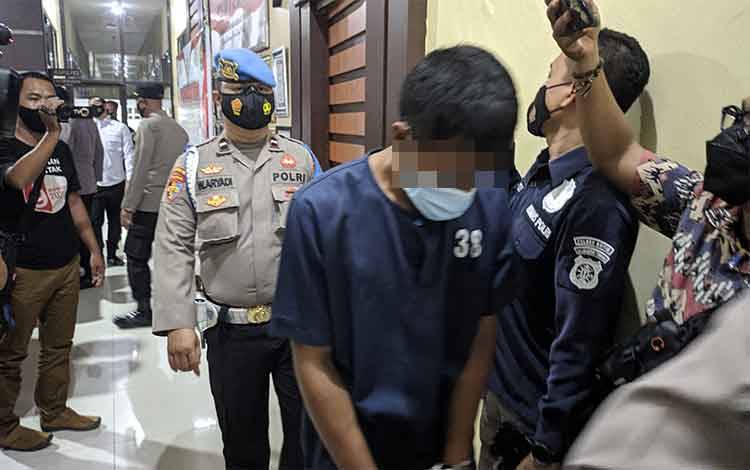 Pelaku Pembunuhan di Samuda Sebut Bawa Pisau Saat Keluar Rumah