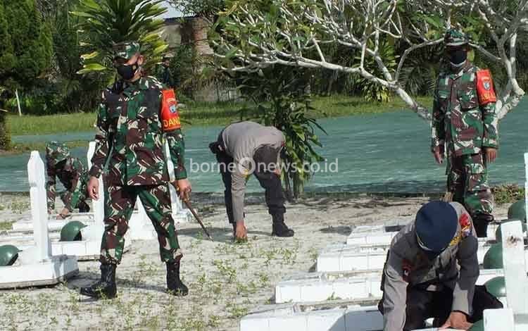 Sambut HUT Kodam Tanjungpura, Kodim Pangkalan Bun Karya Bhakti di Taman Makam Pahlawan