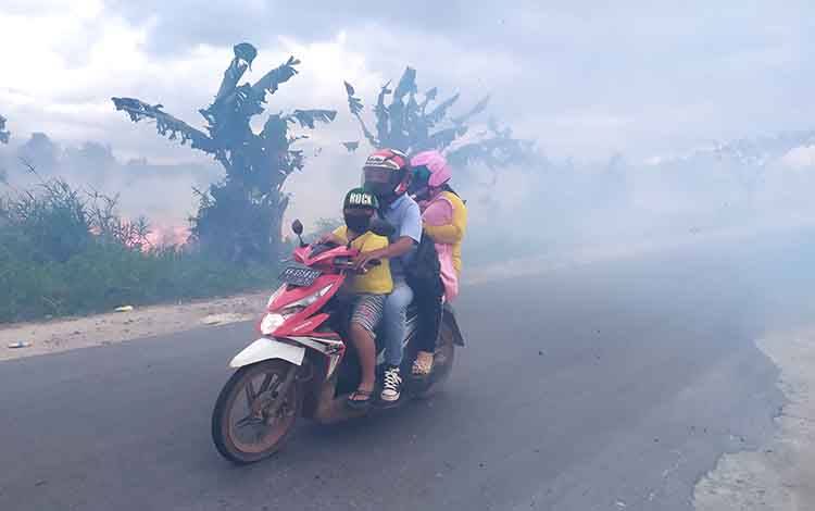Kebakaran Lahan Nyaris Hanguskan Rumah Pemotongan Ayam