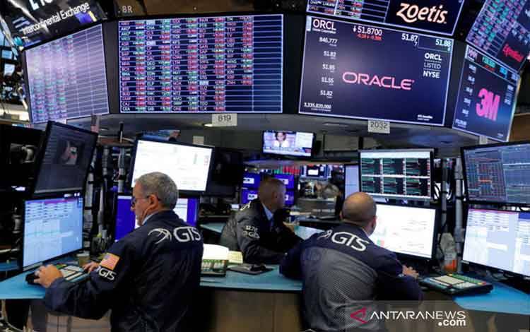 Wall Street Turun Setelah Inflasi Melonjak, Indeks Dow Jatuh 107 Poin