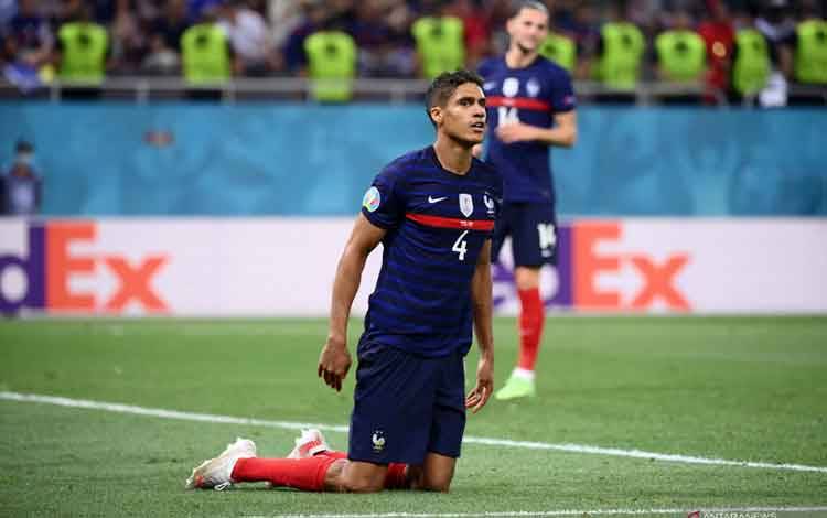 MU Sedikit Lagi Capai Kesepakatan Pribadi dengan Raphael Varane