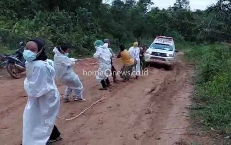 Kisah Perjuangan Tenaga Kesehatan Lakukan Tracing di Pelosok Desa Kotawaringin Barat