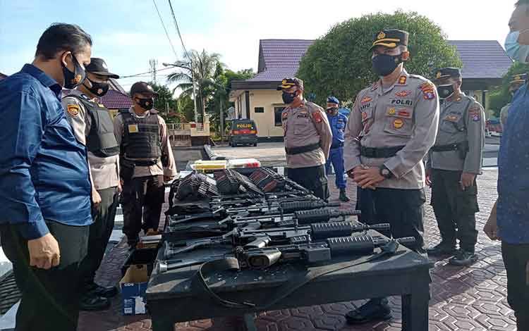 Kapolres Seruyan Lakukan Pengecekan Senjata Api