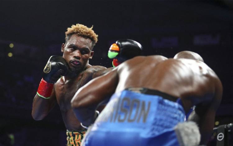 Petinju Jermell Charlo (kanan) saat mengalahkan Tony Horisson dalam duel ulang yang membuatnya meraih gelar WBC kelas menengah junior di Toyota Arena, Ontario, 21 Desember 2019