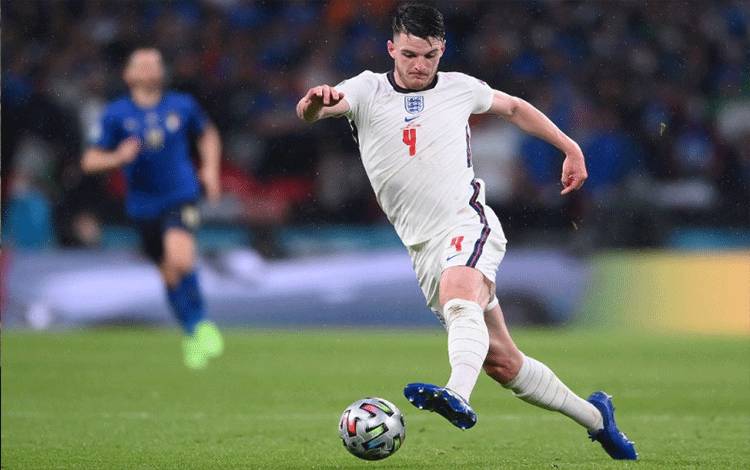 MU dan Chelsea Mesti Keluarkan 80 Juta Pound untuk Beli Declan Rice