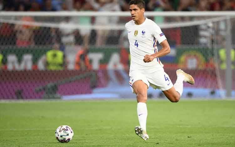 Madrid Menyerah Bolehkan Varane Pergi, Tunggu Tawaran MU