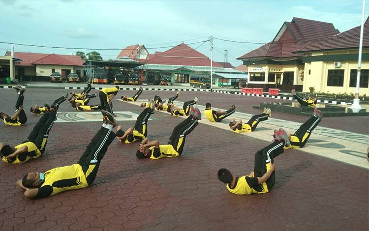 Personel Polres Seruyan Olahraga Bersama Jaga Kebugaran Tubuh