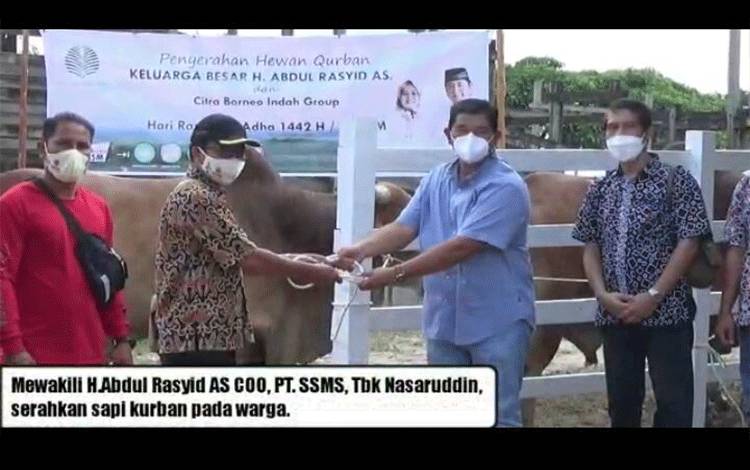 VIDEO: Perwakilan Warga Desa Sekitar PT. SSMS, Tbk Terima Hewan Kurban dari Keluarga Besar H. Abdul Rasyid AS