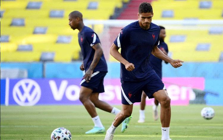 MU Keberatan dengan Harga Rp997 Miliar untuk Raphael Varane