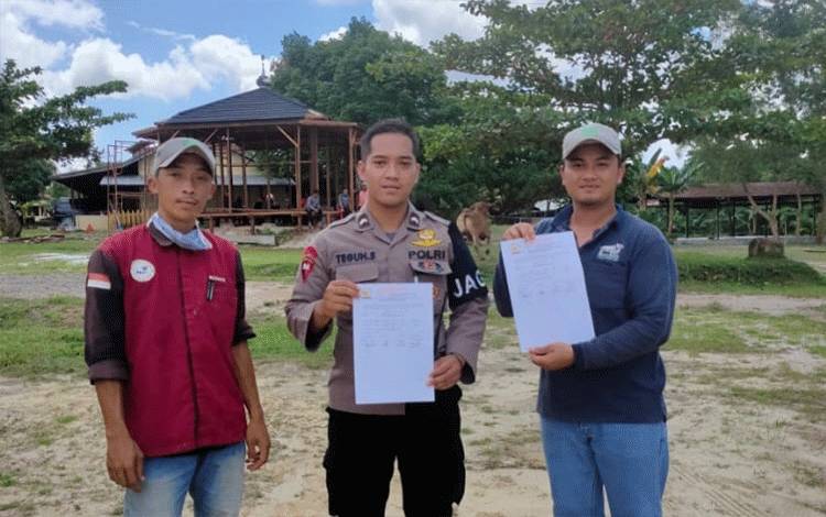 Satbrimob Polda Kalteng Terima 2 Sapi Kurban dari H Abdul Rasyid AS