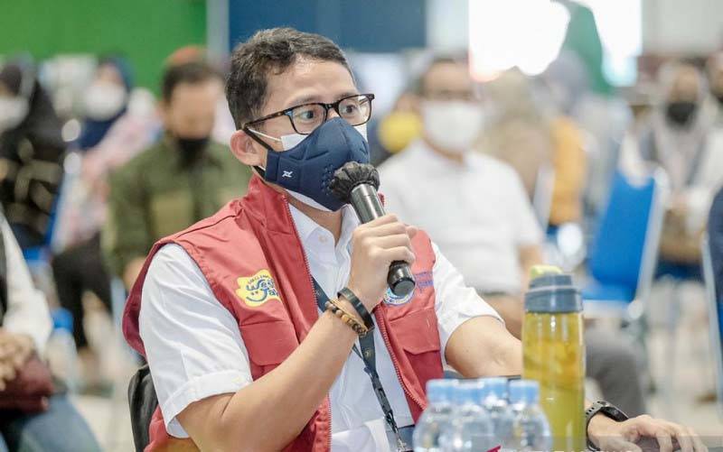 Sandiaga Uno Targetkan 90 - 95 Persen Pelaku Parekraf Divaksin