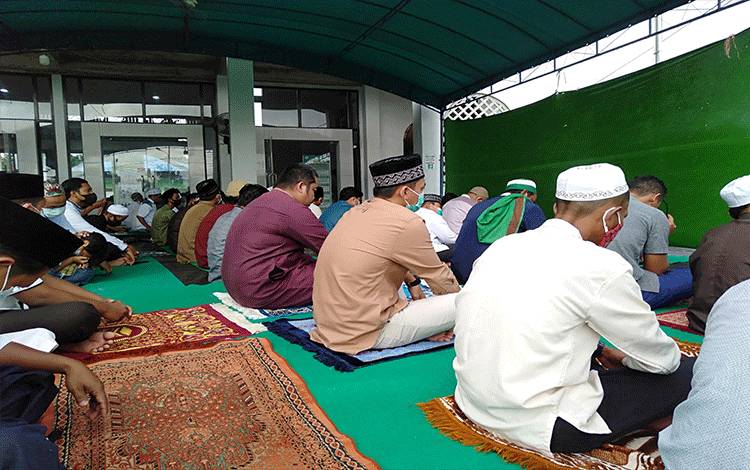 Ajakan Khatib Masjid Al-Gufron Kereng Humbang Kasongan pada Salat Idul Adha