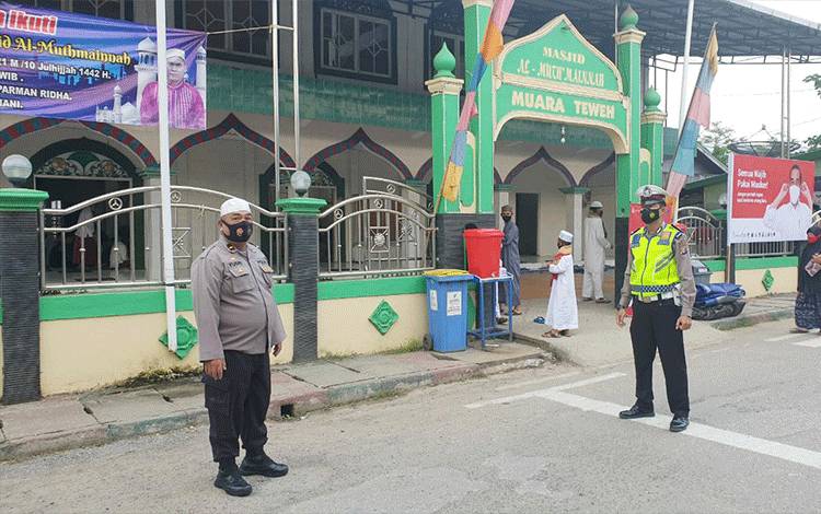 Personel Gabungan Lakukan Pengamanan Ibadah Idul Adha di Sejumlah Masjid
