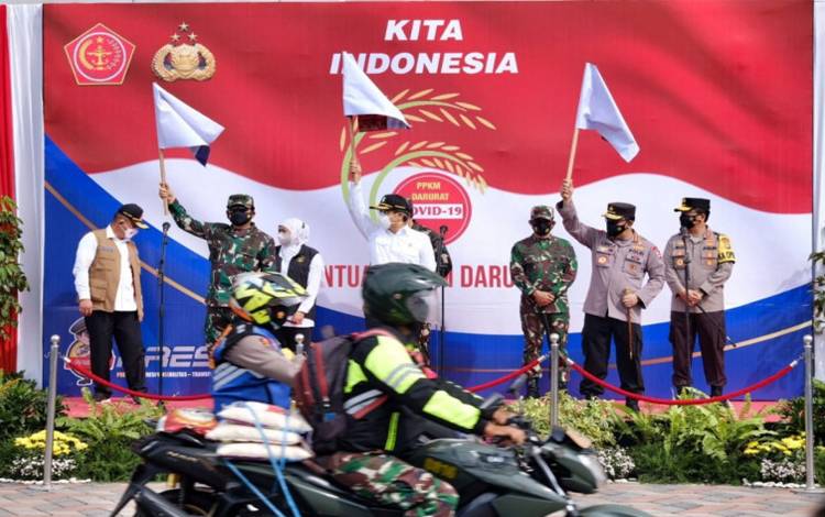 Kapolri Pastikan Penyaluran Bansos PPKM Darurat Berjalan Seluruh Polda