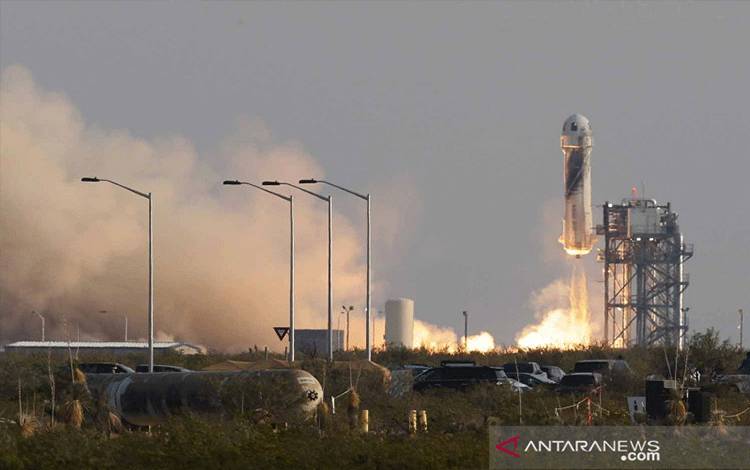 Jeff Bezos Terbang ke Luar Angkasa