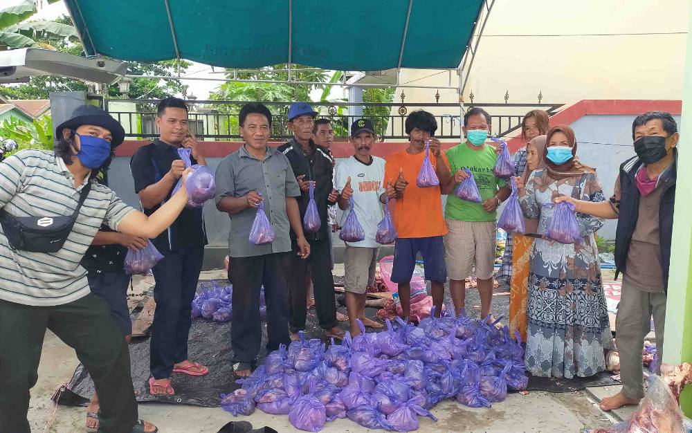 Daging Sapi Kurban dari H Abdul Rasyid di Sampit Mulai Dibagikan