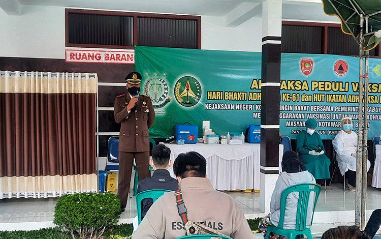 Peringati Hari Bhakti Adhyaksa, Kejari Kobar Gelar Vaksinasi Massal