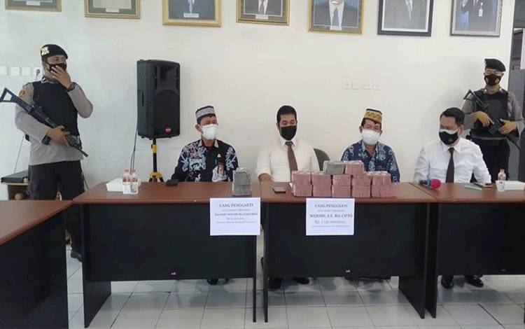 Kejari Kapuas Selamatkan Uang Negara Rp 1,2 Miliar dari Kasus Korupsi PDAM dan Distrans, Dikembalikan ke Kas Negara