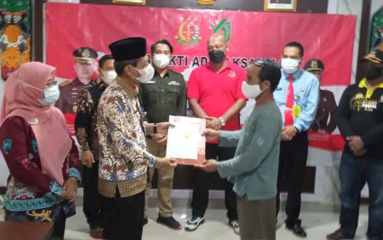 Melalui Mediasi, Kejari Kobar Selamatkan Aset Lahan Pemkab Senilai Rp 1 Miliar