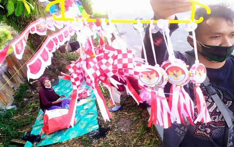 Pernak-pernik Kemerdekaan di Sampit Paling Murah Rp 20 Ribu, Cek di Sini Harganya!
