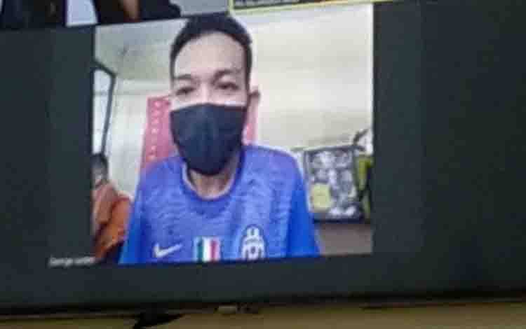 Terdakwa Dadang Saat Menjalani Sidang Secara virtual di PN Palangka Raya.