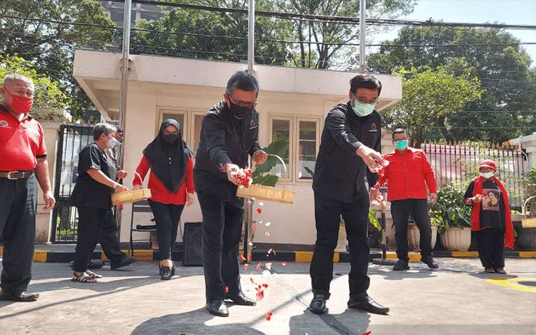 PDIP Gelar Tabur Bunga Peringati Peristiwa Kudatuli