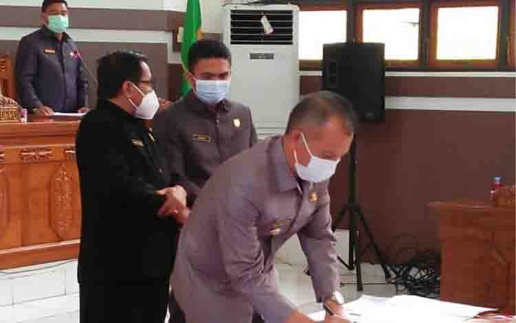 Pemkab dan DPRD Kabupaten Gunung Mas Setujui 4 Raperda dan KUA-PPAS 2022