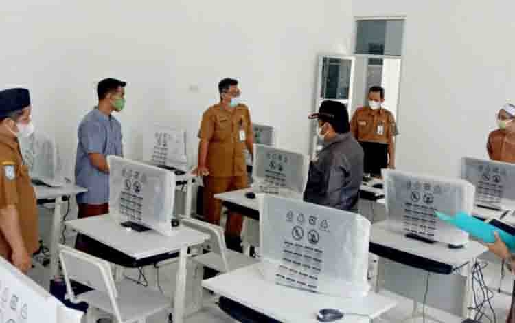 Kadis Nakertranskop UKM Kunjungi BLK Komunitas di Kelurahan Lahei II
