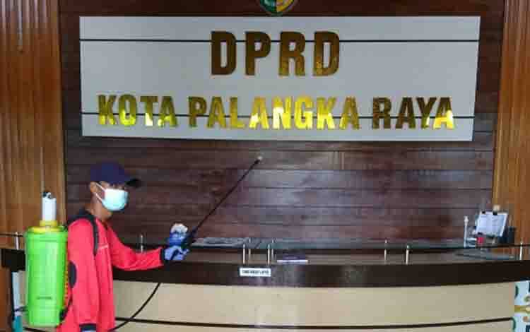Gedung DPRD Palangka Raya Disemprot Disinfektan Selama 2 Hari