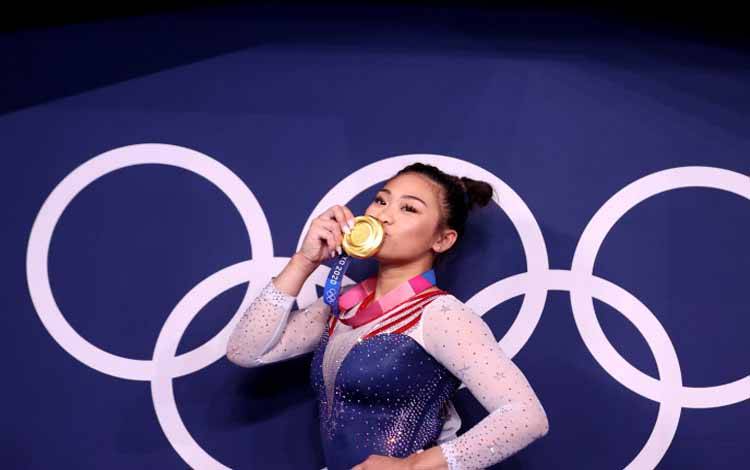Kisah Sunisa Lee: Dari Pengungsi, COVID-19 hingga Emas Olimpiade 2020