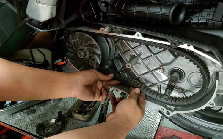 Komponen v-belt yang ada pada kendaraan matik kita