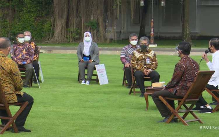 Presiden Jokowi Serahkan Banpres Produktif Usaha Mikro