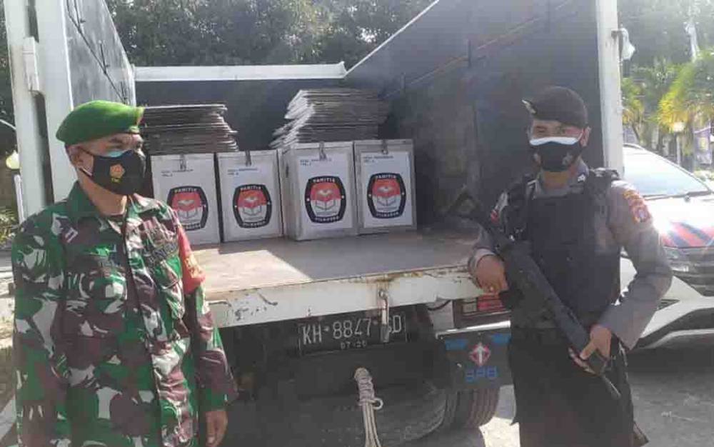 Polres Sukamara Kawal Pendistribusian Logistik Pilakdes Serentak